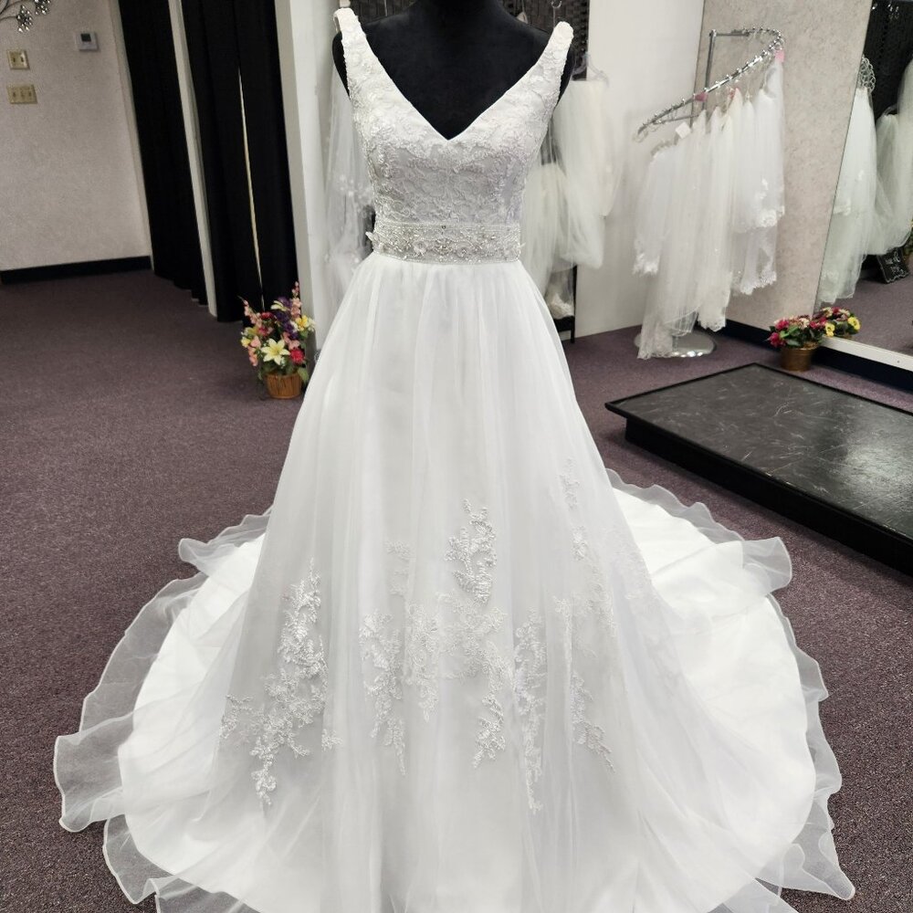 Mary's Bridal 6220 White Size 6 Bridal Gown/WeddingDress - Picture 1 of 9
